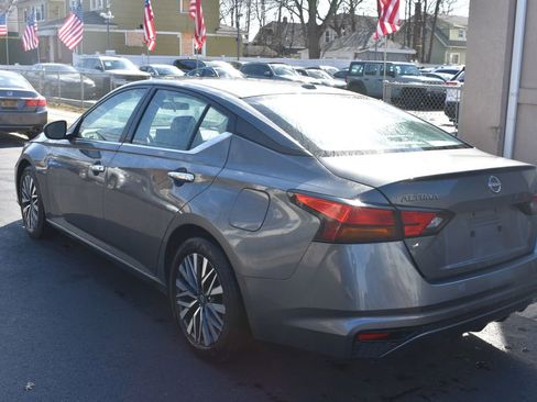 Used 2025 Nissan Altima 2.5 SV image 8