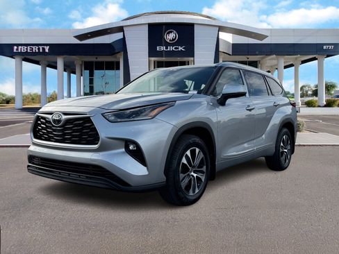 Used 2021 Toyota Highlander XLE image 8