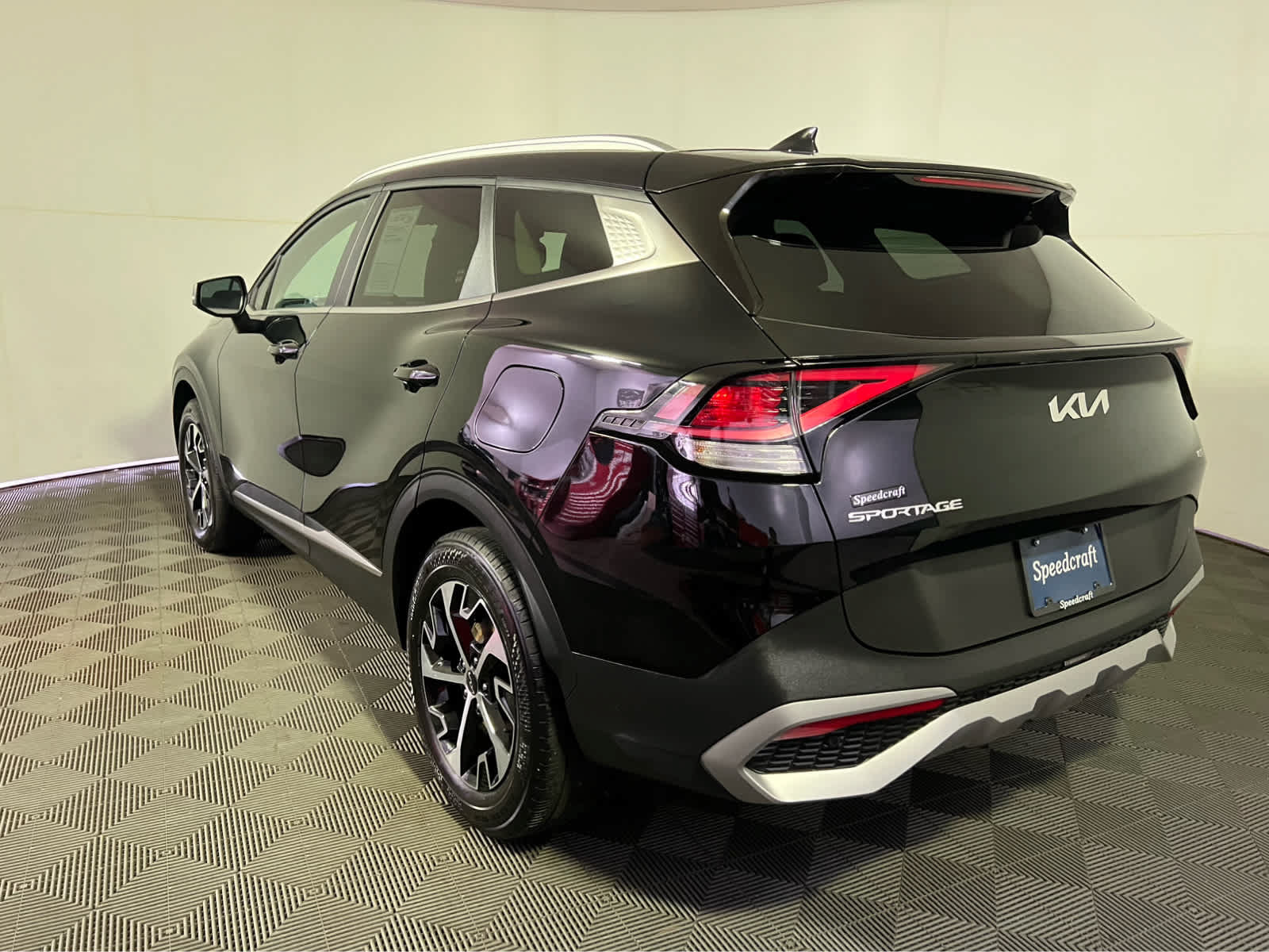 Used 2023 Kia Sportage EX AWD/4WD image 5