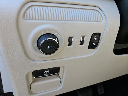 Used 2024 Jeep Wagoneer L Series II w/ Flexible Seating Group AWD/4WD image 23