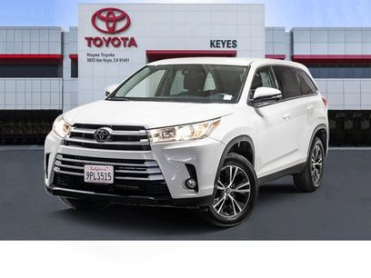 Certified 2019 Toyota Highlander Plus w/ Carpet Mat Package (TMS)