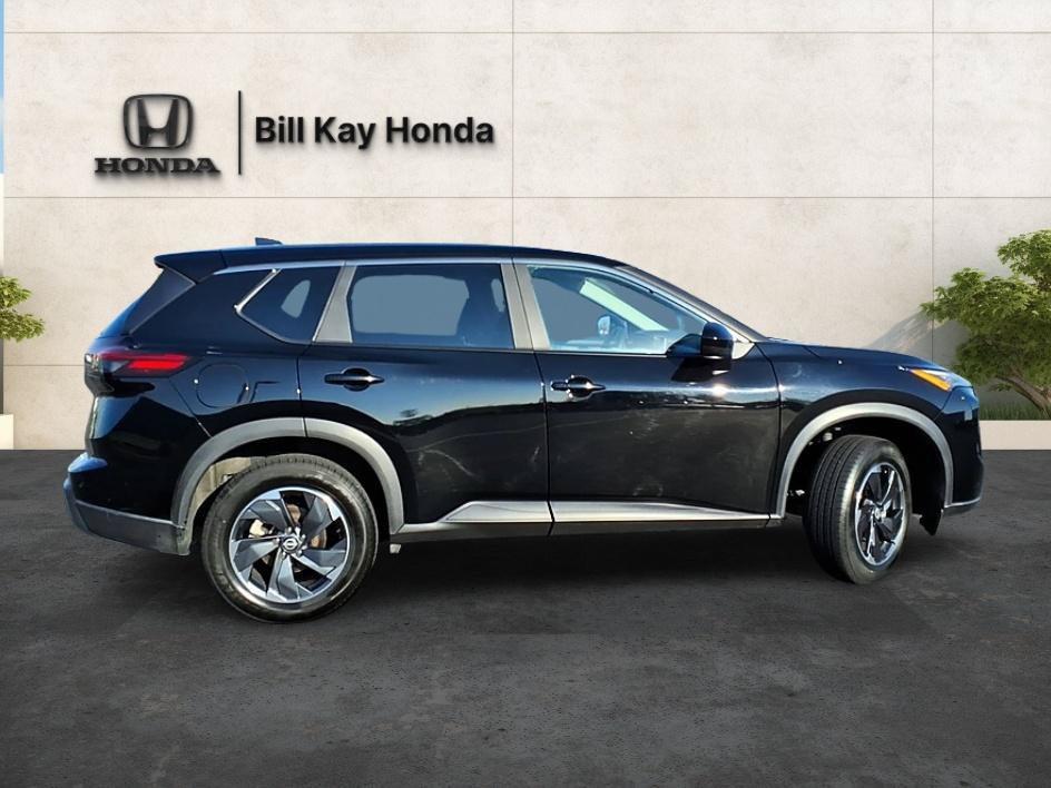 Used 2024 Nissan Rogue SV AWD/4WD image 2