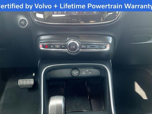 Certified 2025 Volvo XC40 B5 Core image 40