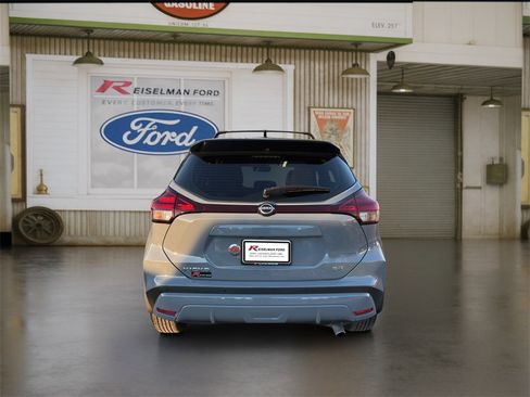 Used 2023 Nissan Kicks SR w/ SR Premium Package image 5