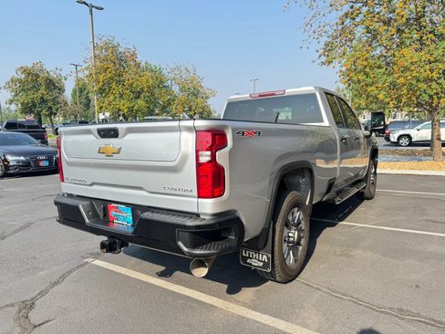Used 2022 Chevrolet Silverado 2500 Custom w/ Custom Value Package AWD/4WD image 5