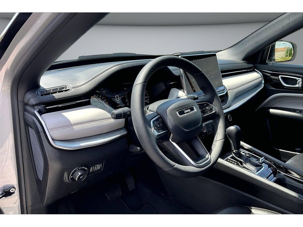 Certified 2026 Jeep Compass Limited AWD/4WD image 17
