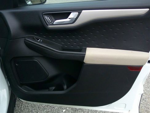 Used 2020 Ford Escape SE image 20