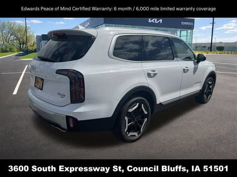 Used 2024 Kia Telluride EX w/ EX Captain's Chair Package AWD/4WD image 3
