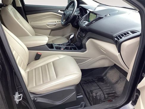 Used 2019 Ford Escape SEL image 15