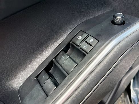 Used 2023 Toyota Highlander L FWD image 13