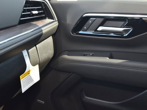 New 2026 Chevrolet Suburban Premier image 19