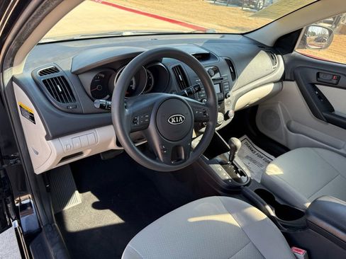 Used 2010 Kia Forte EX image 12