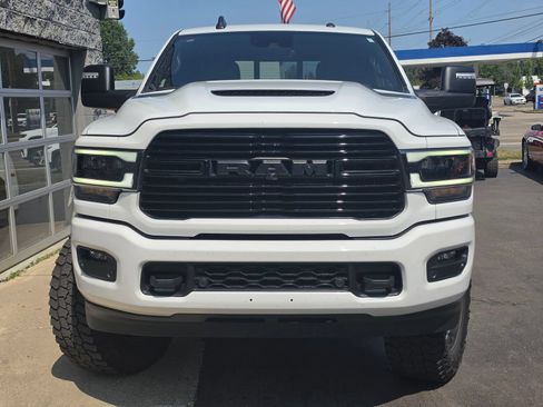 Used 2023 RAM 2500 Laramie AWD/4WD image 2