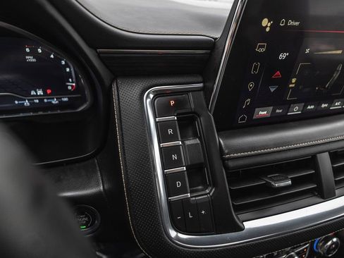 Used 2023 GMC Yukon XL SLT image 12