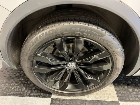 Used 2021 Volkswagen Tiguan SE R-Line image 14