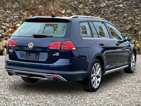 Used 2017 Volkswagen Golf Alltrack SEL image 2