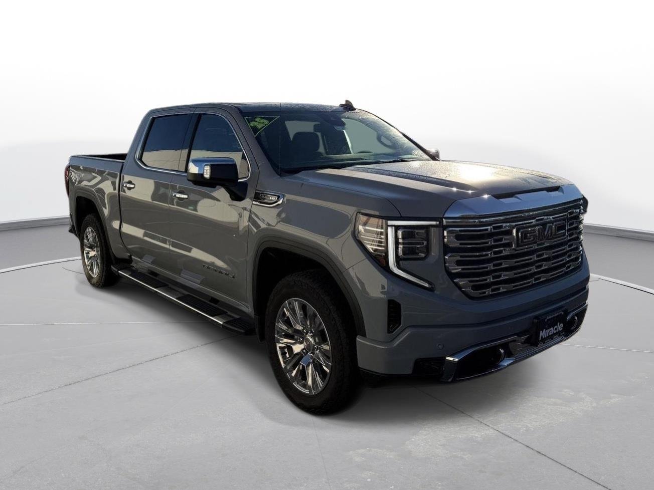 Used 2025 GMC Sierra 1500 Denali AWD/4WD image 4