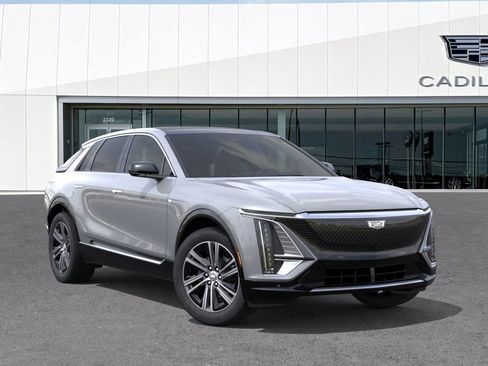 New 2024 Cadillac Lyriq Luxury w/ LPO, Floor Liner Package image 31