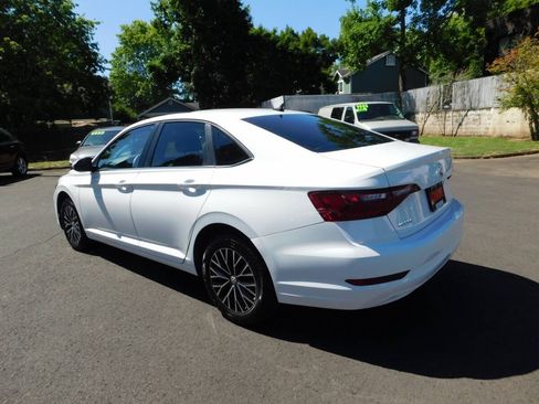 Used 2020 Volkswagen Jetta SE FWD image 3