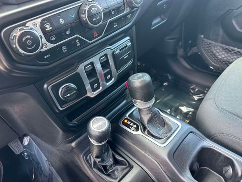 Used 2022 Jeep Wrangler Sport AWD/4WD image 14