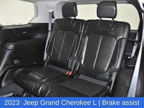 Used 2023 Jeep Grand Cherokee L Limited w/ Luxury Tech Group II image 30