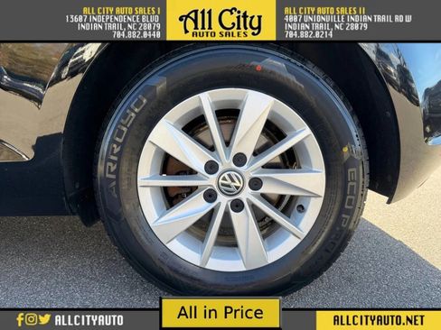 Used 2015 Volkswagen Golf S image 29