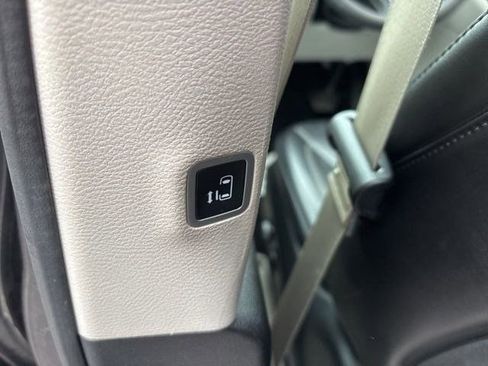 Used 2023 Chrysler Pacifica Touring-L image 31