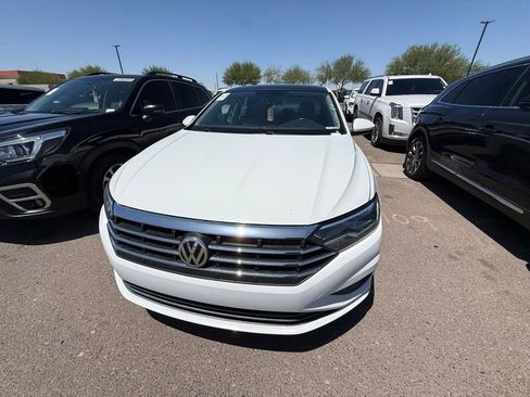 Used 2019 Volkswagen Jetta SE FWD image 3