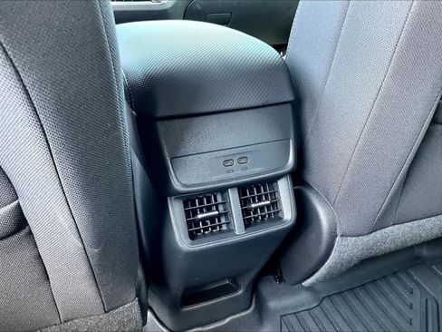 Used 2026 Chevrolet Equinox LT FWD image 10