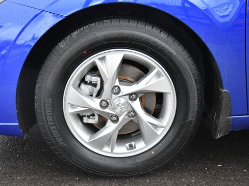 Used 2023 Hyundai Elantra SE image 12