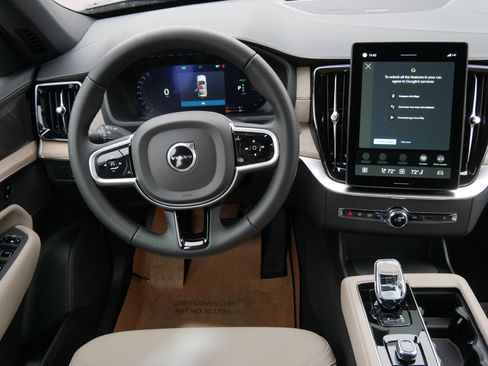 New 2026 Volvo XC90 T8 Plus w/ Protection Package Premier image 7