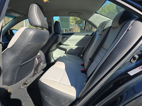 Used 2017 Toyota Camry SE image 13