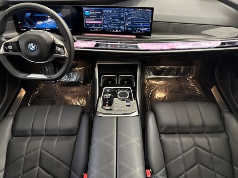 Certified 2023 BMW i7 xDrive60 w/ Executive Package 2 AWD/4WD image 14