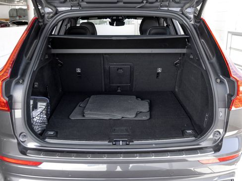 Used 2022 Volvo XC60 T8 R-Design w/ Advanced Package AWD/4WD image 21