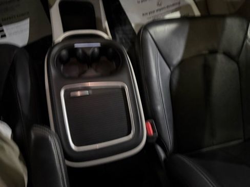 Used 2022 Chrysler Pacifica Touring-L image 22