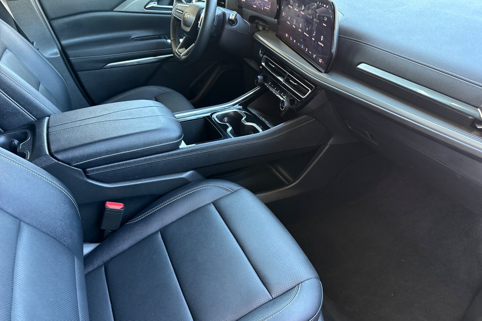 Used 2026 Chevrolet Traverse LT FWD image 26