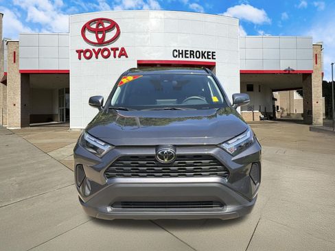 Used 2025 Toyota RAV4 XLE FWD image 2
