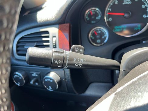 Used 2011 Chevrolet Avalanche LT AWD/4WD image 32