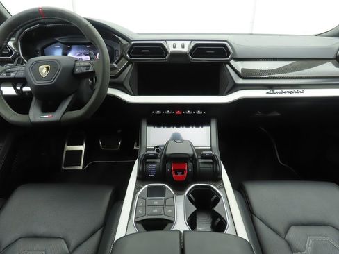 Used 2025 Lamborghini Urus SE image 13
