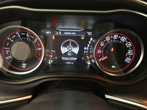 Used 2017 Dodge Challenger SXT image 6