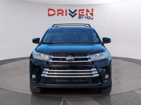 Used 2019 Toyota Highlander XLE image 8