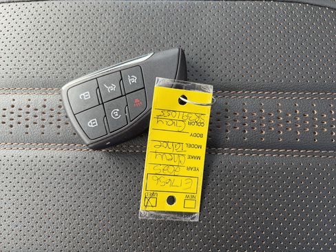 Used 2025 Chevrolet Tahoe High Country AWD/4WD image 41
