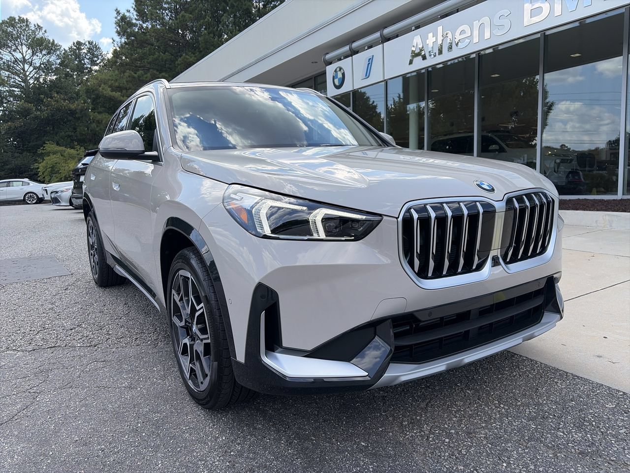 Used 2027 BMW X1 xDrive28i AWD/4WD image 1
