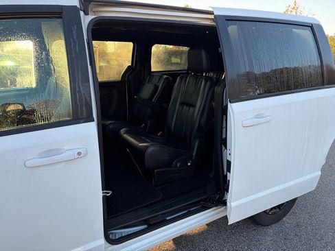 Used 2019 Dodge Grand Caravan GT image 23