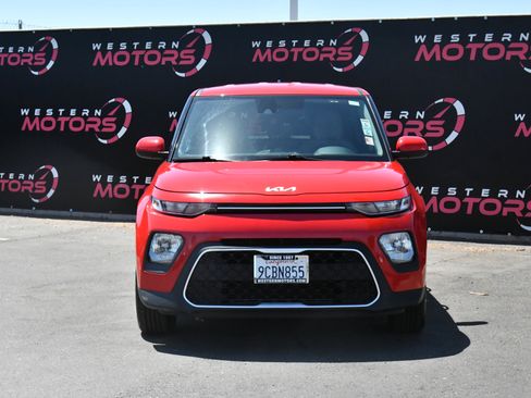 Used 2022 Kia Soul LX w/ Technology Package FWD image 2