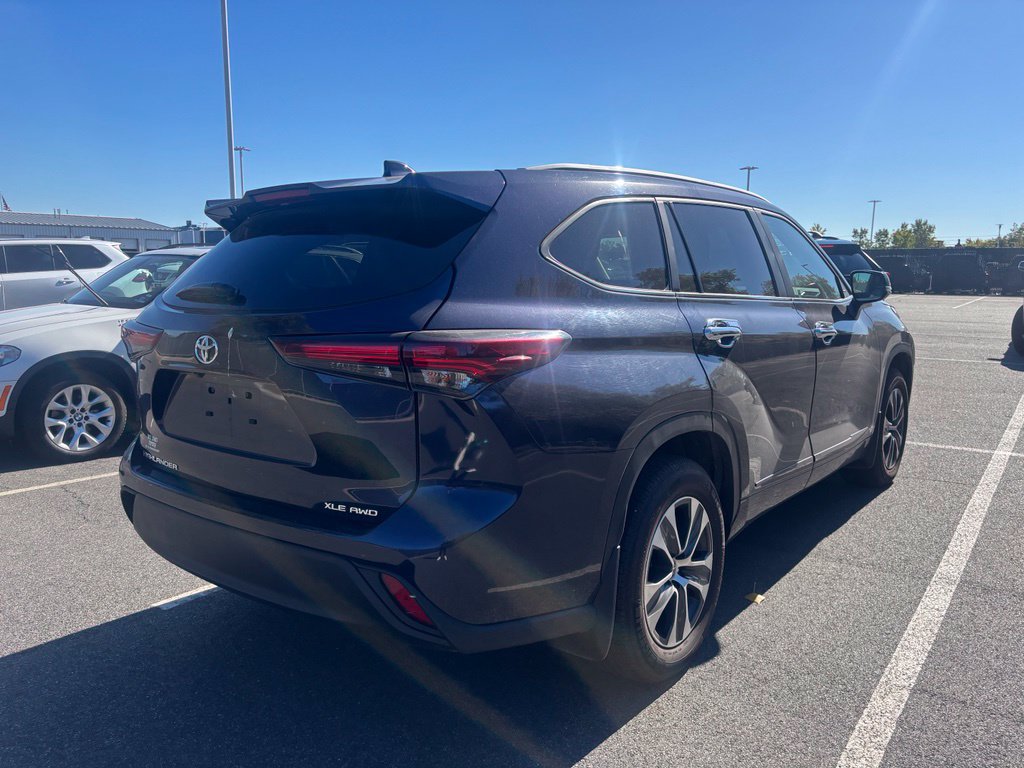 Used 2025 Toyota Highlander XLE AWD/4WD image 4
