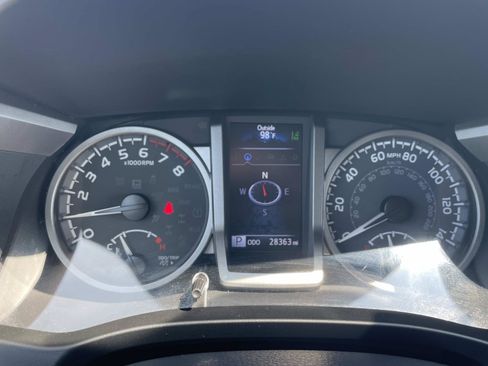 Used 2022 Toyota Tacoma Limited AWD/4WD image 21