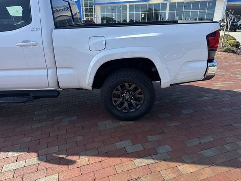 Used 2022 Toyota Tacoma SR5 AWD/4WD image 6