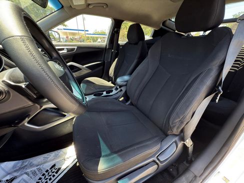 Used 2016 Hyundai Veloster image 11
