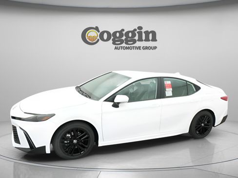 New 2026 Toyota Camry SE FWD image 3
